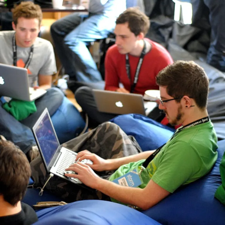 Exploring Alternatives to Bullhorn for Candidate Sourcing