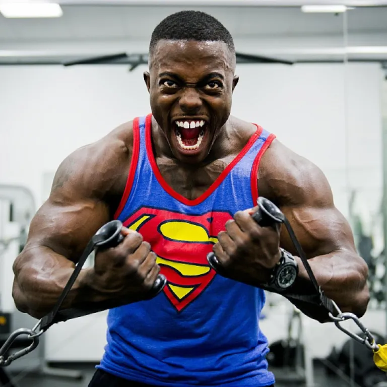 How to create standout professional LinkedIn photos for men aged 20-30