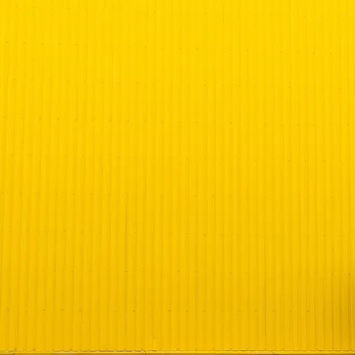 How operating managers share contact information to strengthen team leadership in online candidate sourcing